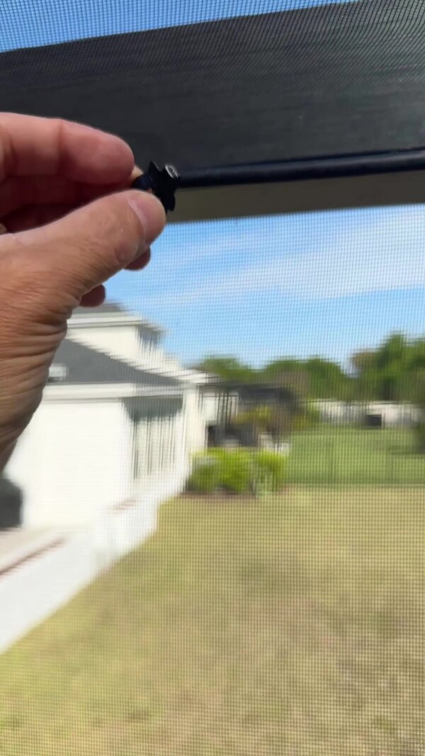 Positioning clip into the aluminum channel groove